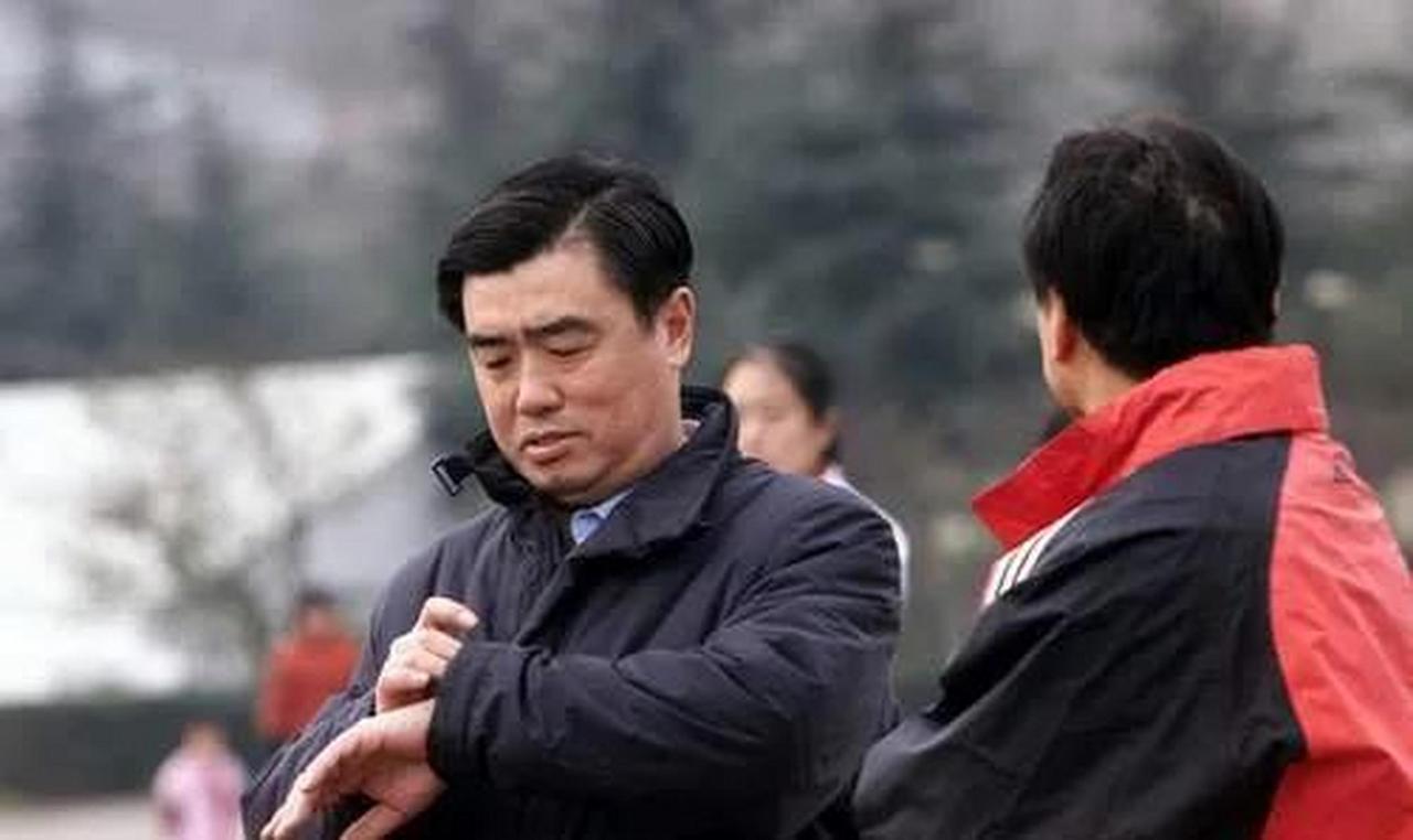 阎世铎：很多人问我为何要写《忠诚无悔》这本书。其实我在足协实际工作了四年多，经历