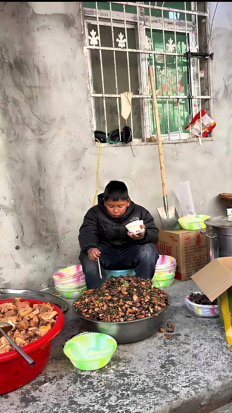 面对诱惑时，
抵得住的叫意志坚定，
抵不住的那就率性而为[害羞]
其实都没错…