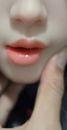 一男子为了解决需求，在网上花3700元买了一个仿真娃娃，商品介绍页面显示娃娃是1