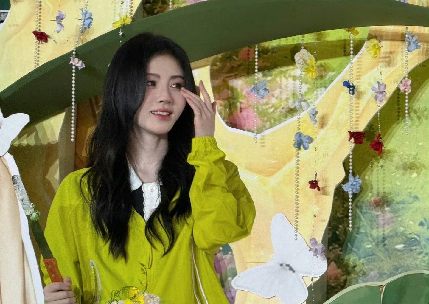 鞠婧祎万花开机生图鞠婧祎万花开机生图状态鞠婧祎今日万花开机完全是可以生图直出