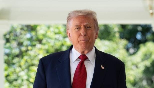 美国国债刚突破40万亿，利息支出已超过军费。对伊战事拖着航母不够用，智库兵推台海