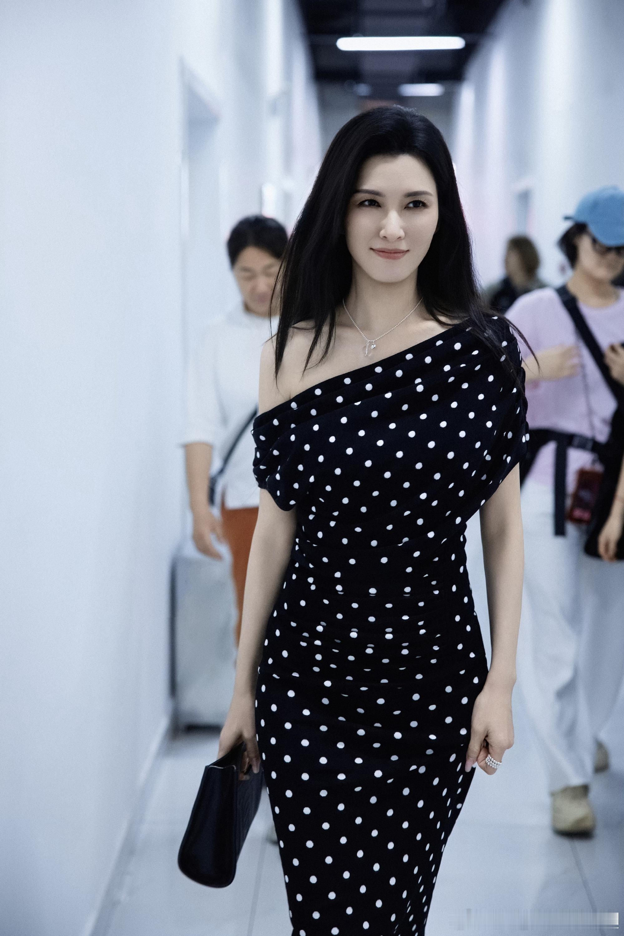 徐洁儿感谢与张慧雯代斯相遇徐洁儿和张慧雯代斯会保持联系多聚徐洁儿暖心致谢相遇缘分