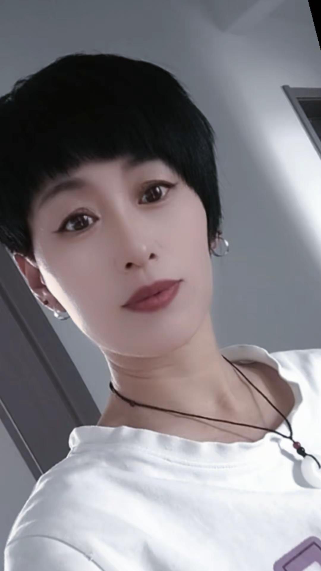 短发小姐姐来了