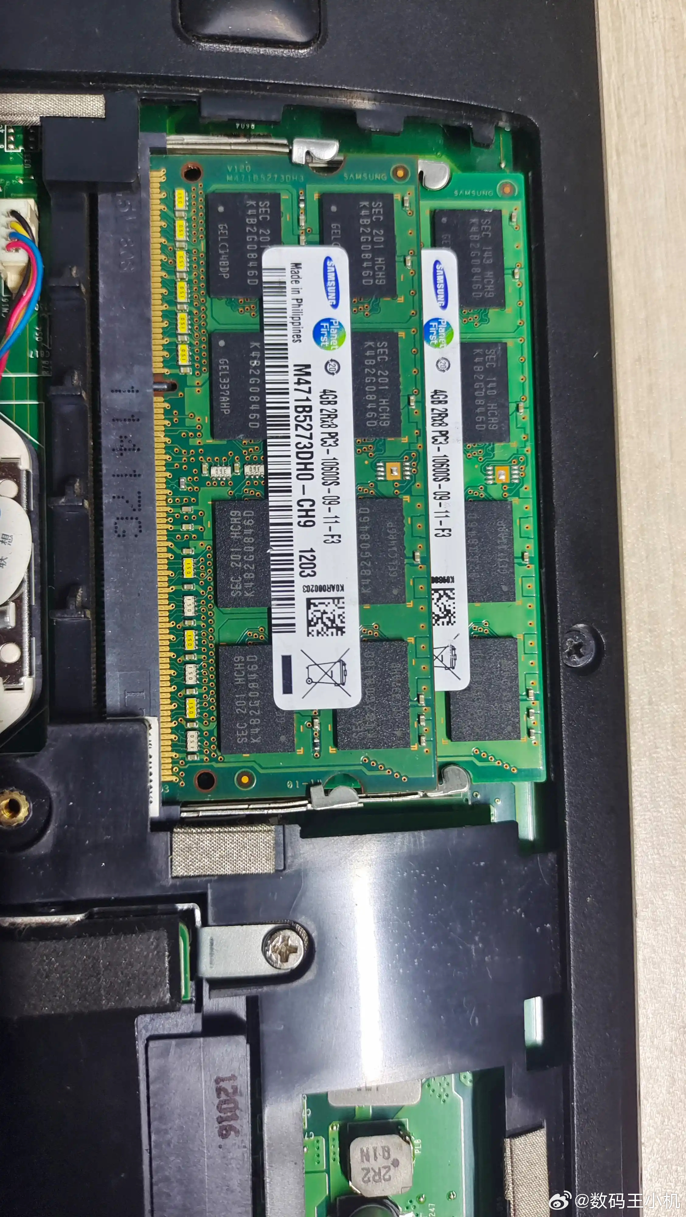 32G内存涨了约3000元既然这样的话，那帮我看看旧电脑里的内存卸下来还能卖个好