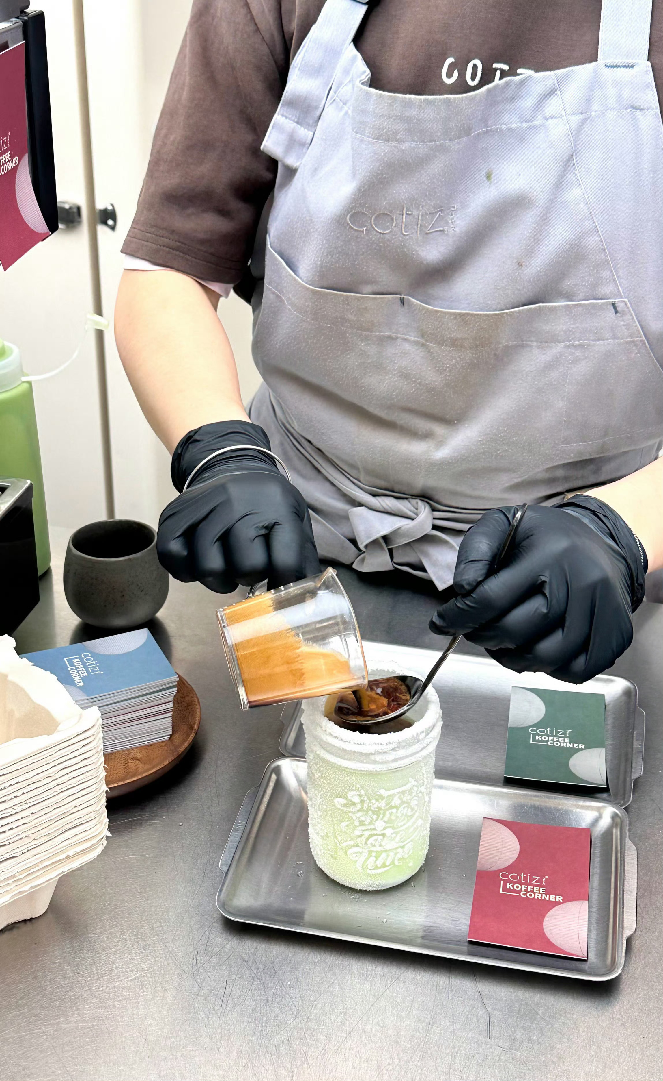我不介意我吃饭的碗别人用过，但我介意我吃饭的时候，别人把筷子伸到我的碗里，我的意