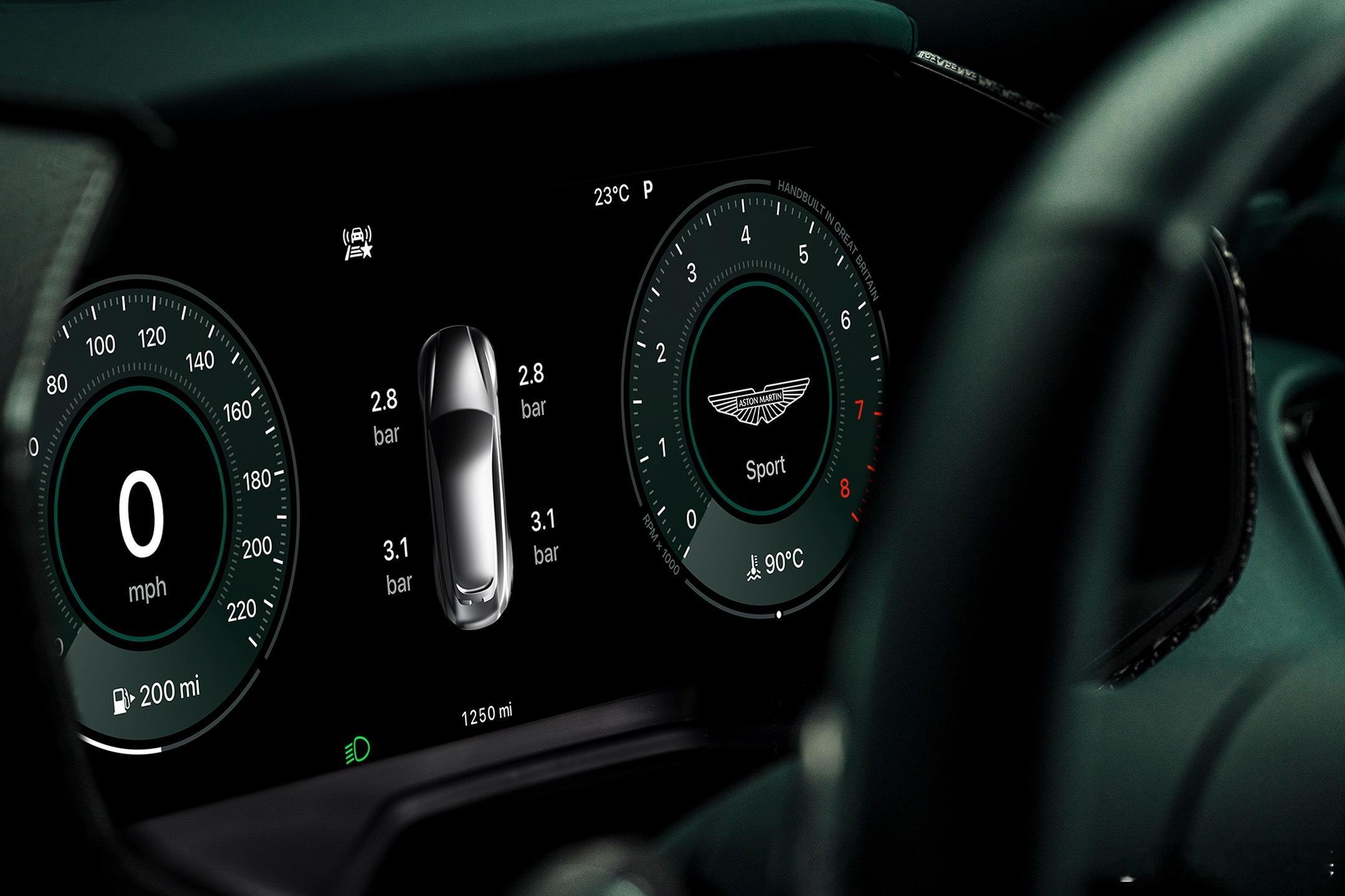 22年6月，苹果发的新一代CarPlay。我记得当时轰动老大了，毕竟当时主机厂的