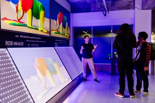 让HDR内容真正“炸”出来！美国千万粉丝博主探秘海信RGB-MiniLED电视