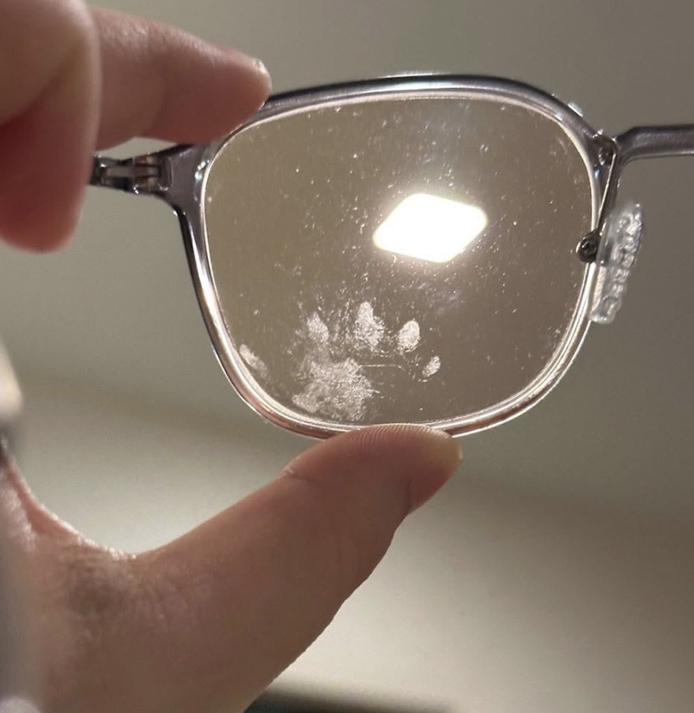 好像知道在眼镜上留下痕迹的犯人是谁了 海外新鲜事 热点现场