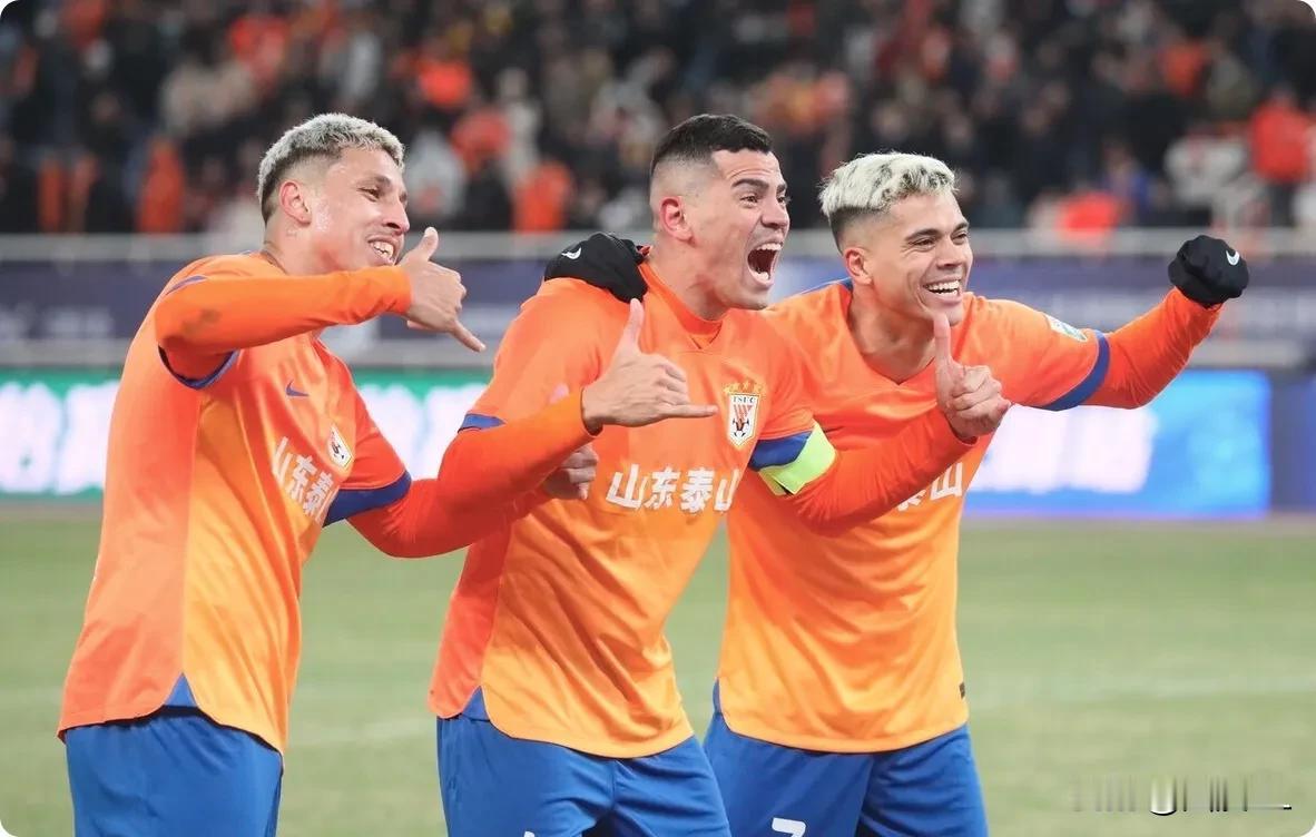 不是吹，看完中超首轮所有比赛，山东泰山队的踢球节奏明显要比其他中超球队快的多，在