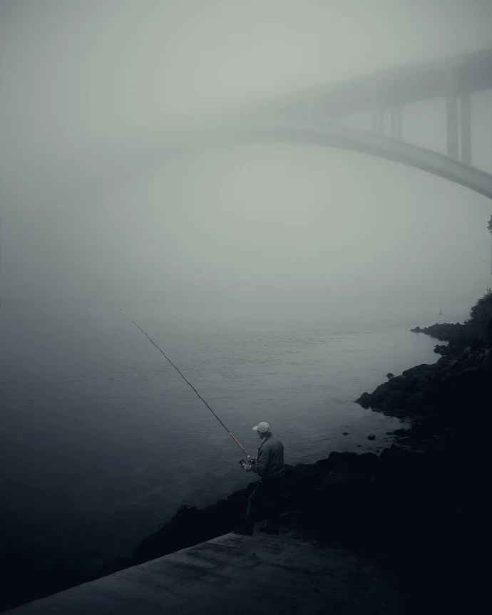 我的灵魂是日落时分空无一人的旋转木马My soul is the empty c