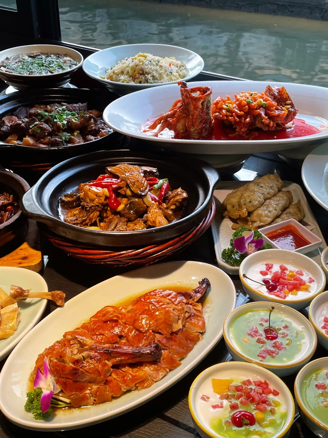 秦淮河畔，美食之旅 🍽️