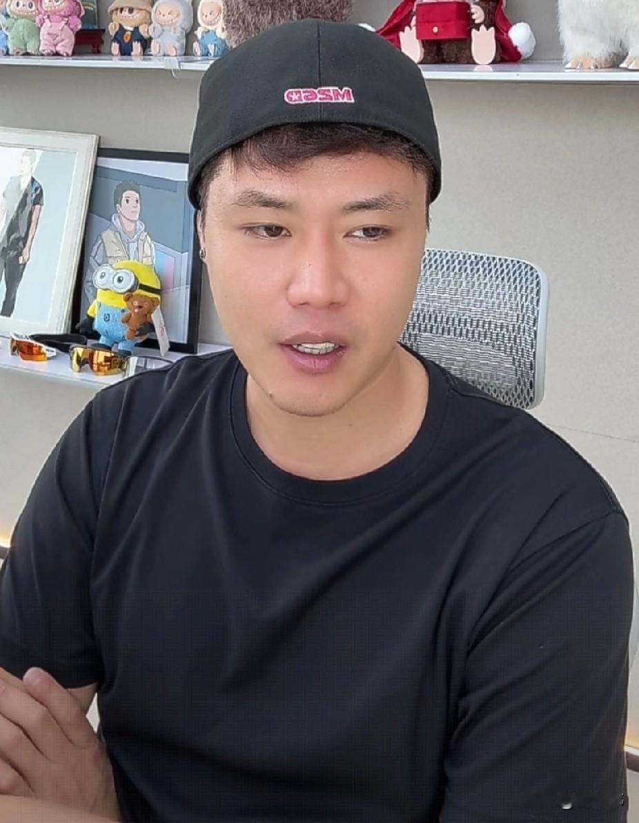 失落！贺天举谈张镇麟离开辽宁男篮：

“看到张镇麟永久转会上海男篮，我的内心确实