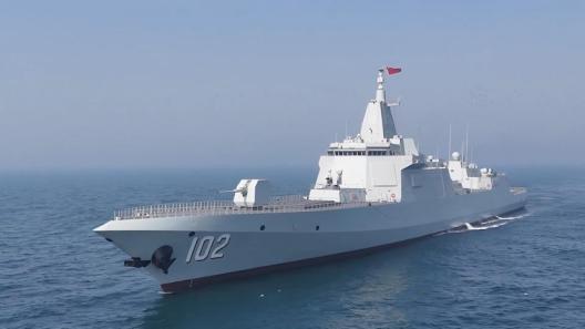 截止10月28日，中国海军在西太平洋的水面舰艇兵力，至少总排水量约21.6万吨，