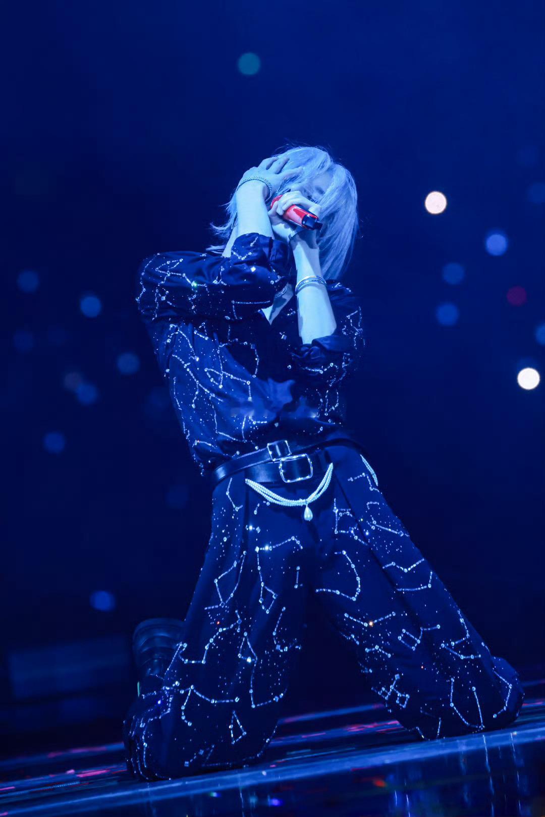 华晨宇 我一场不去就出大事了救命！看完华晨宇演唱会才懂什么叫“人间值得”！从踏入
