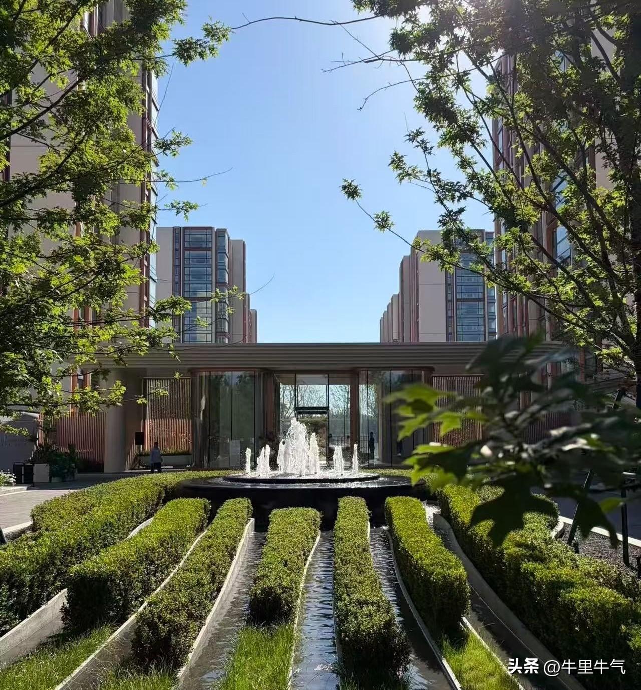 酒店这行，该信的都变了

最近酒店圈两件事，单看都没啥，放一起看挺有意思。
第一