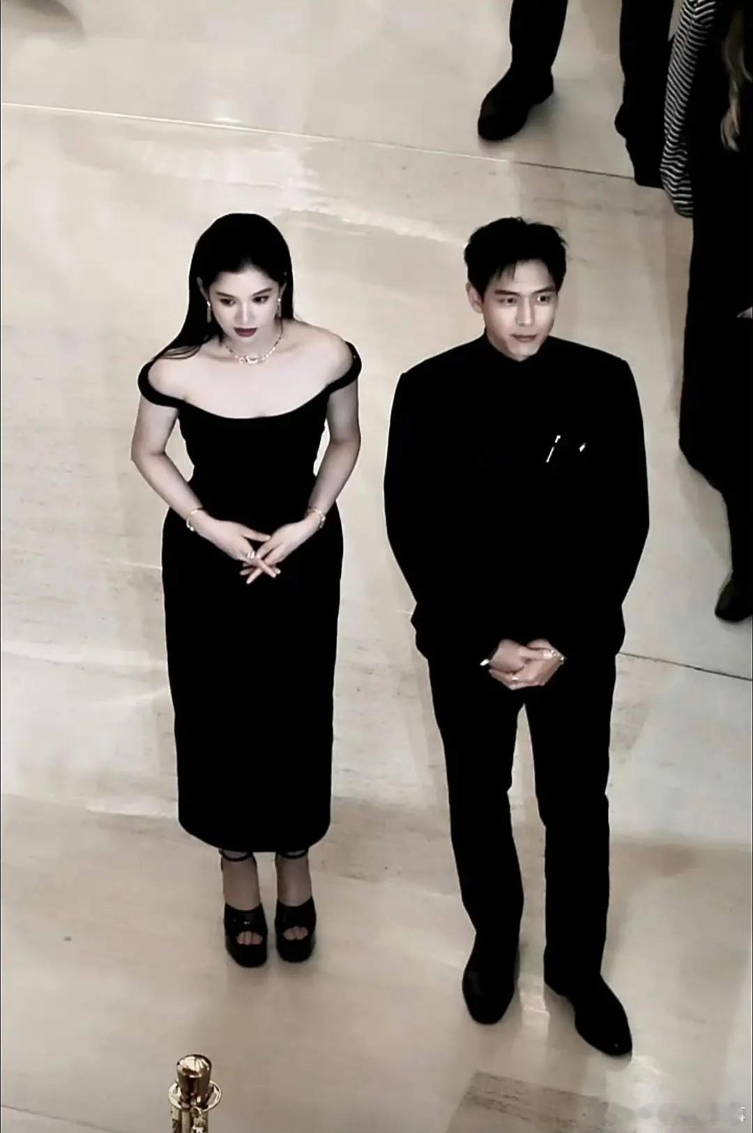 张婧仪和李现两个都是纯天然骨相脸，眼神都很会爱人，再加友宁的镜头，不会差。 