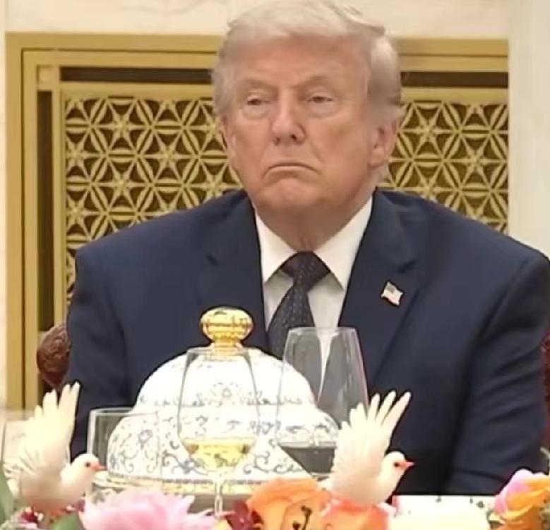 白宫运来7架飞机，500吨东西，就为喝一杯水？

特朗普访华前，北京酒店一夜换光