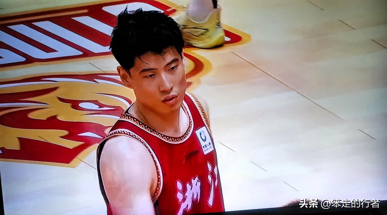 今晚CBA浙江德比，兵戎相见，难分难解，场上火药味浓浓。程帅澎赛外援，PK塔克，