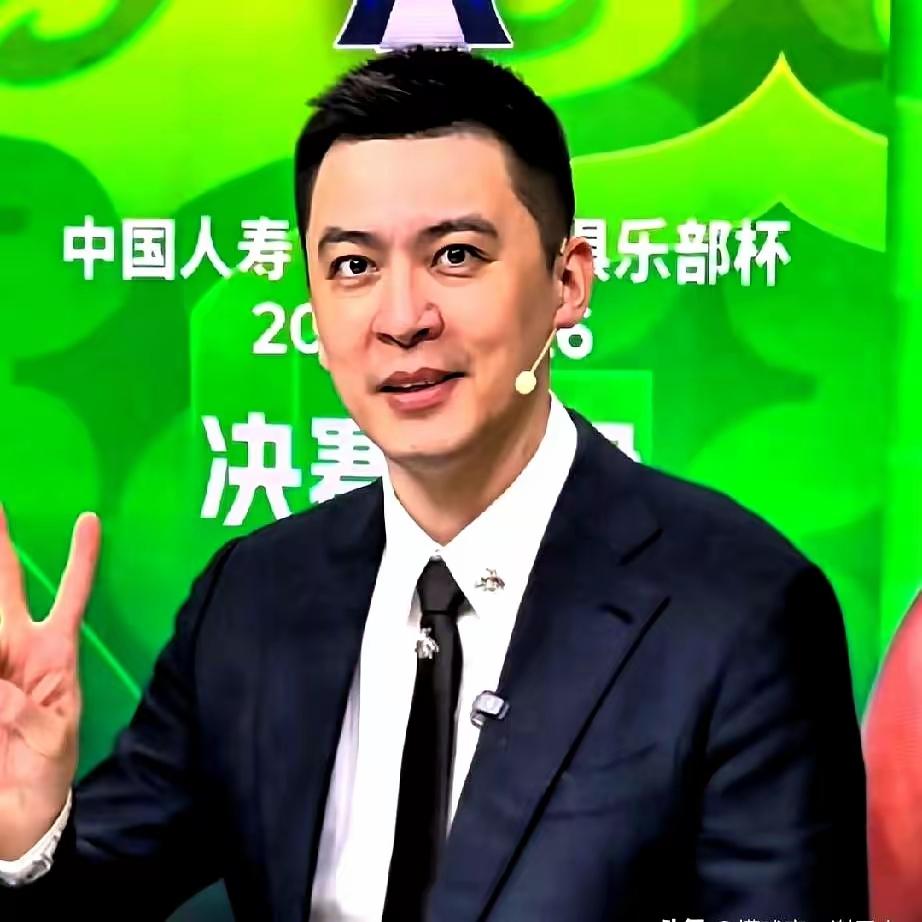 广东球迷这是何苦呢？有广东球迷给杨鸣留言，说再也看不到你在场边跳舞了，说这话的目