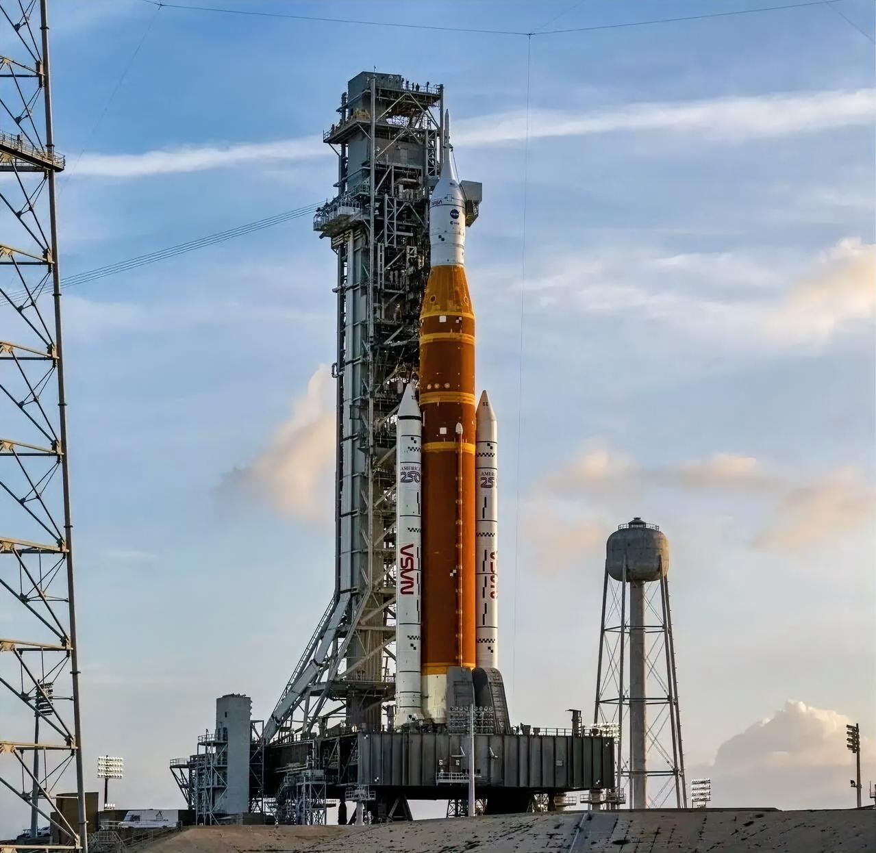 美国“阿尔忒弥斯2号”任务成功发射升空。猎户座飞船搭载着三名美国宇航员和一名加拿