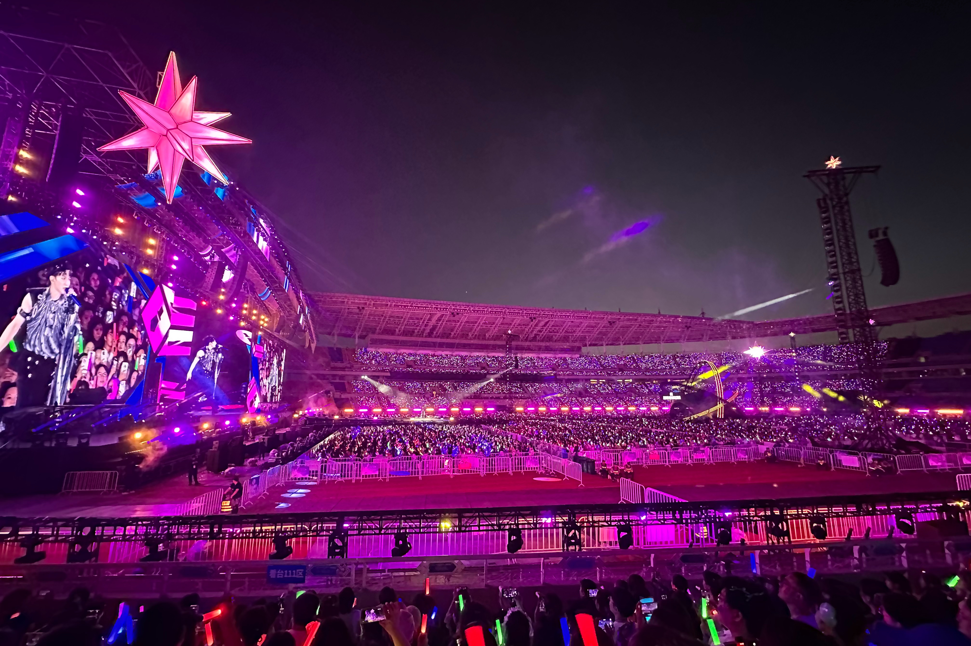 今天这个红色比例确实比昨天高