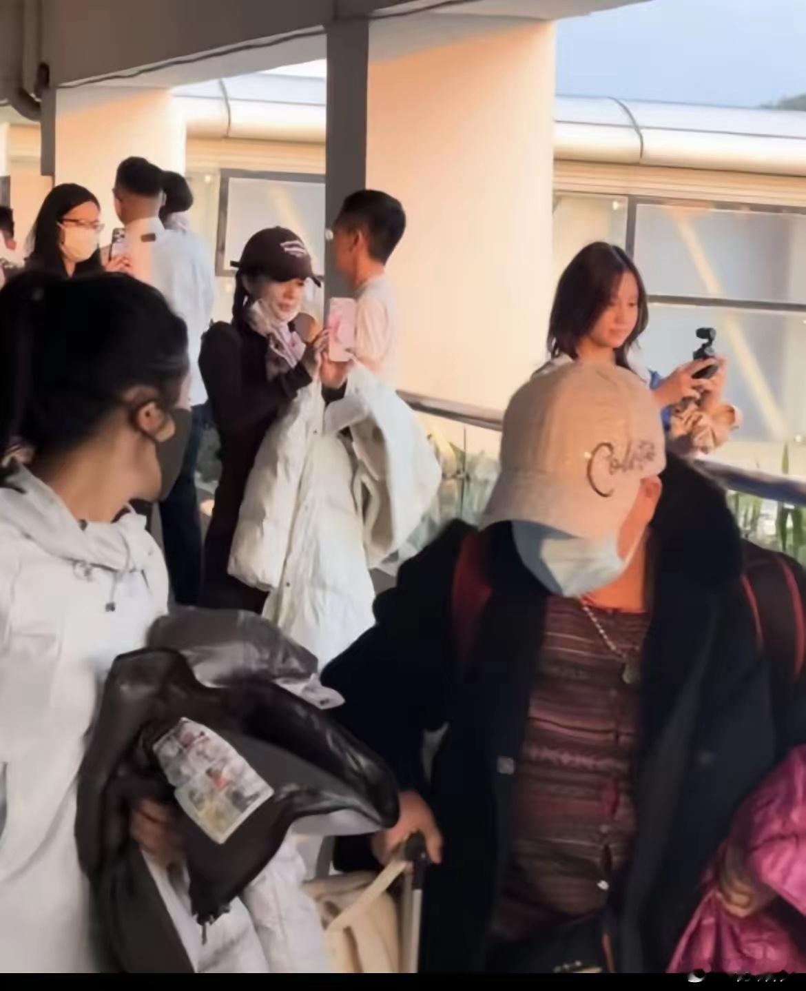 海南三亚春节小长假，汪峰、沈腾多位明星三亚过年：网友偶遇实拍三亚春节期间成为明星