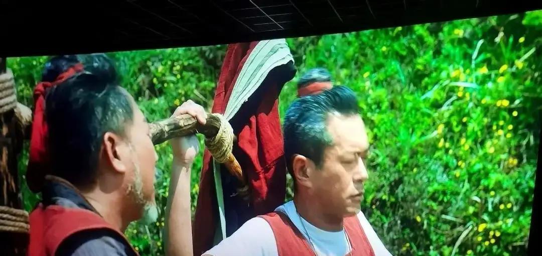 删了15分钟，谢霆锋像疯子
 
电影院灯一亮，我就懵：阿敖怎么突然黑化？后来刷到