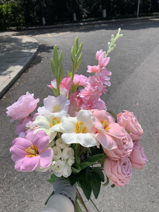 买到一束很适合拍照的假花💐