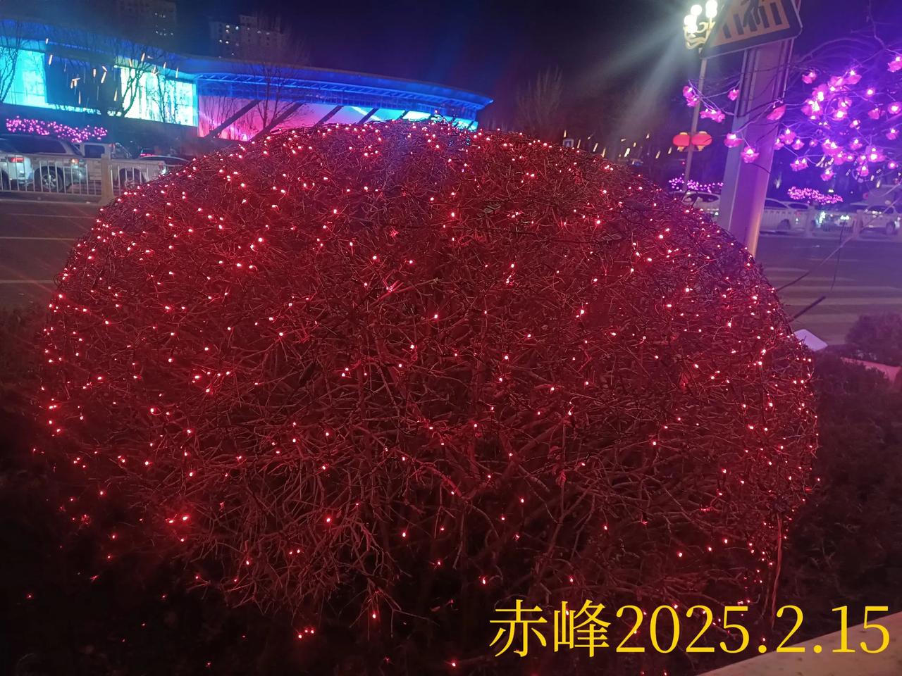 分享一张你最近随手拍的照片吧路边随拍，街头一幕。