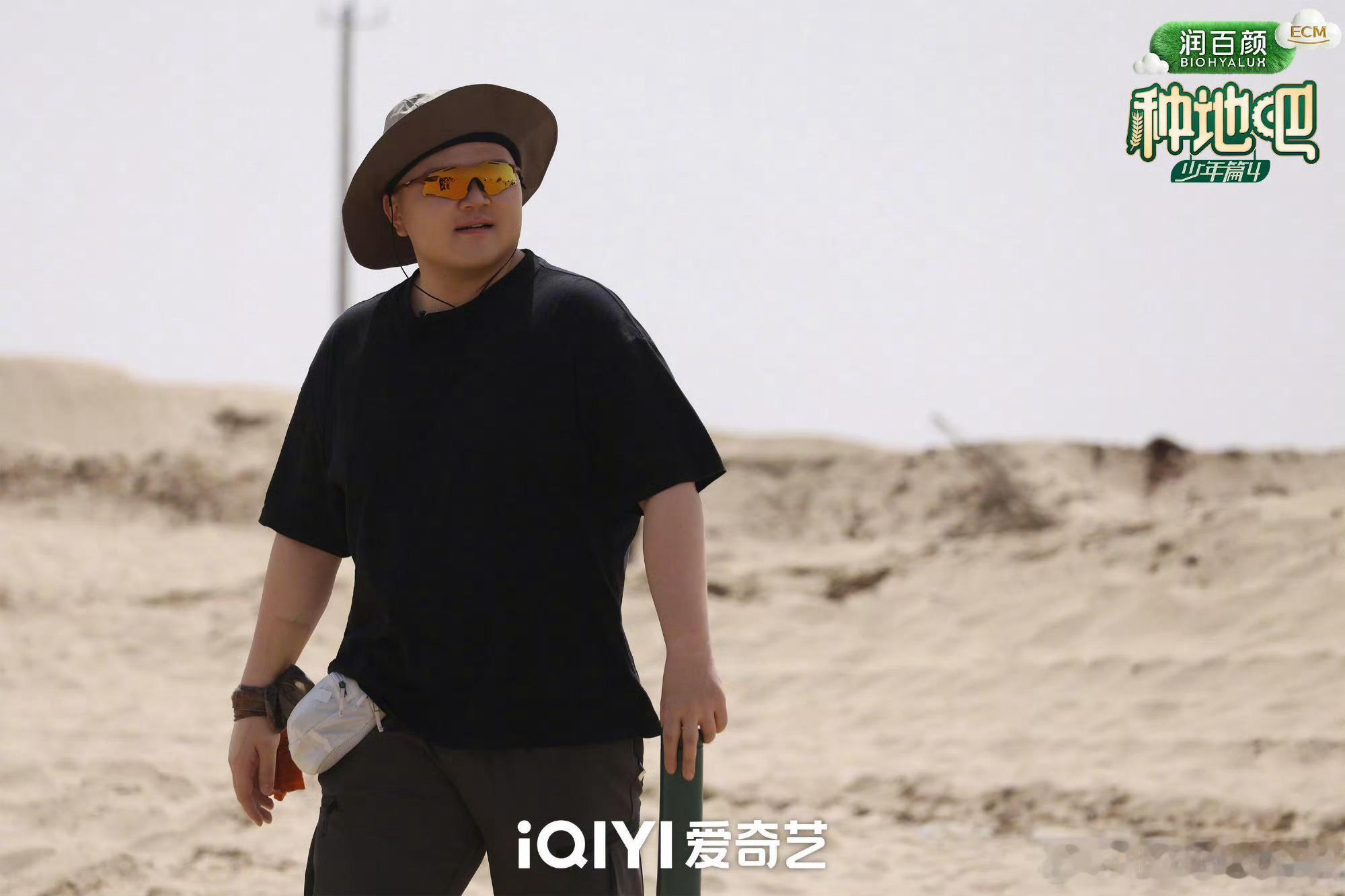 艾福杰尼李昊pk沙漠街舞 荒漠之中上演超酷街舞PK，艾福杰尼气场强劲节奏感十足，