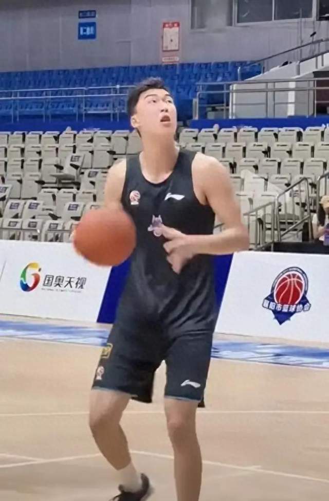 山东男篮内线新老交替！三名青训小将PK，谁能接班陶汉林？
