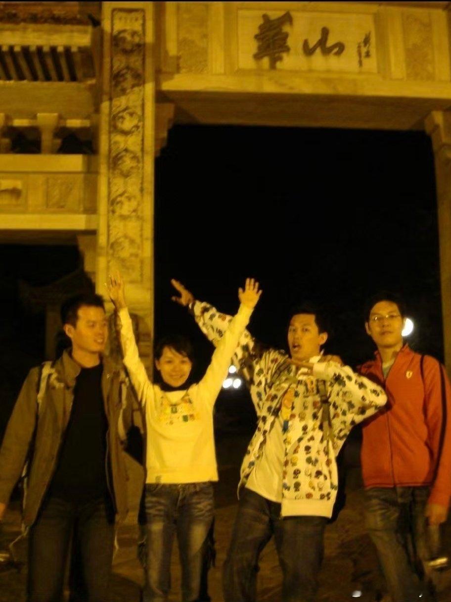 还是感叹一下，上一次来华山，都是2008年的事了…想想这些年的经历，真的有种，恍