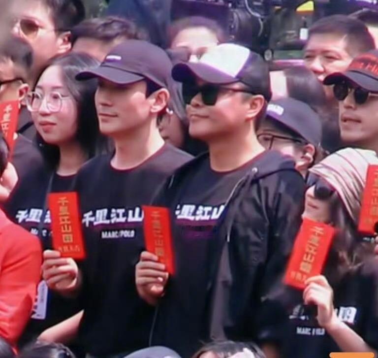 千里江山图由陈思诚执导，朱一龙、陈道明、于适、张子枫、文咏珊主演的电影版《千里江