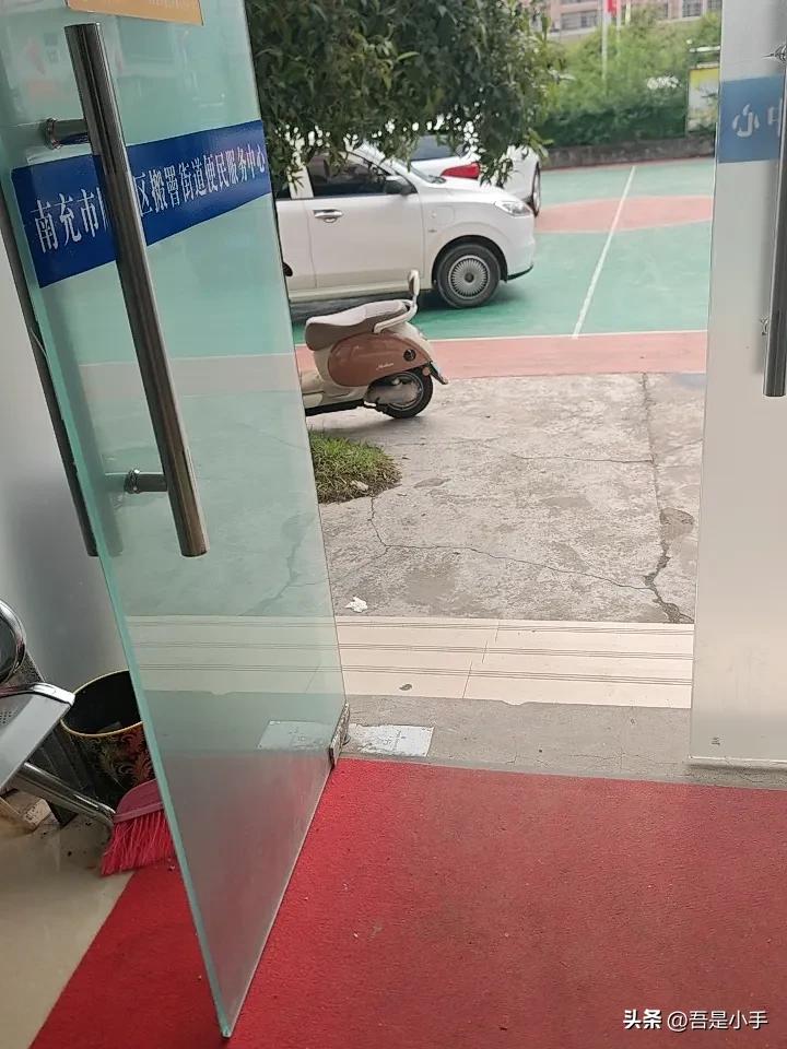 这段时间，我们出行到一个地方。我们会选择租车。因为租车更方便，特别是像我们这种回