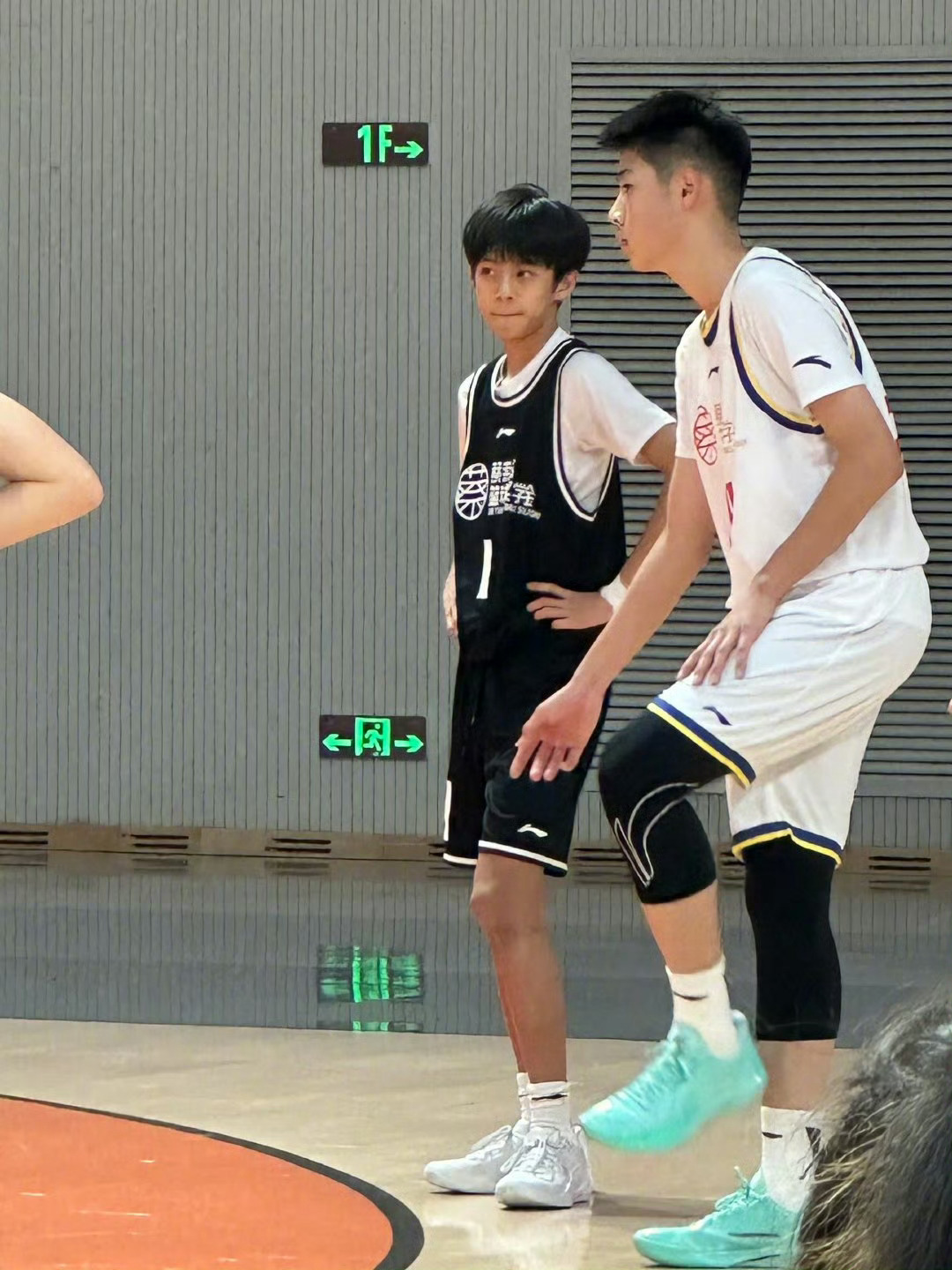 蔡崇信篮球奖学金训练营现身！又帅又能打，少年气场拉满🏀 