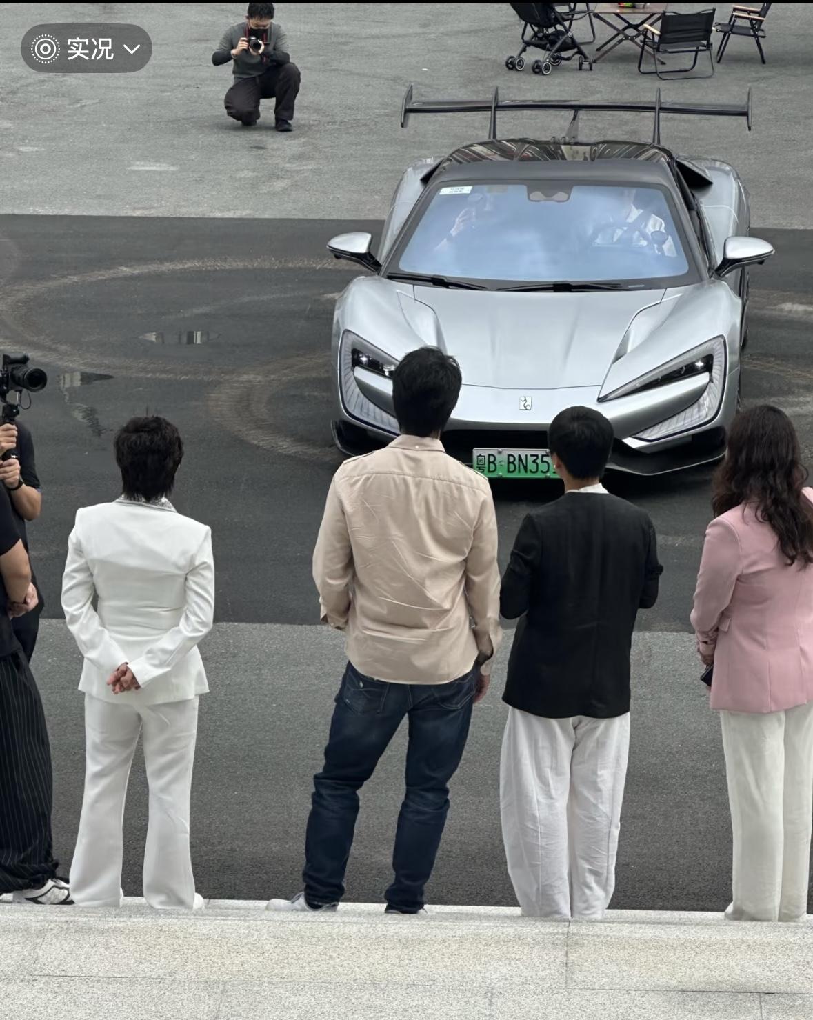 王力宏现身比亚迪总部，只是参观？还是有合作？[吃瓜群众]