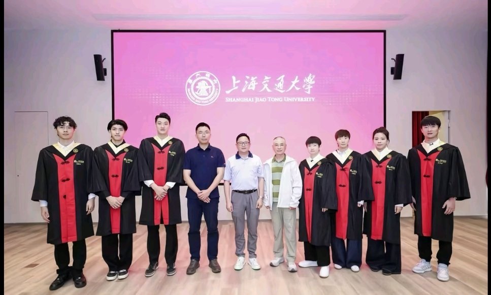 孙颖莎&王曼昱顺利毕业海产姐妹孙颖莎下一站清华乒乓球