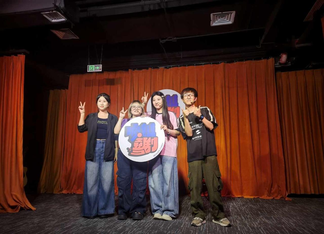 来合物660，看项链喜剧🥸🎩
这里有非常活泼可爱的演员，很有表现力和应变力，