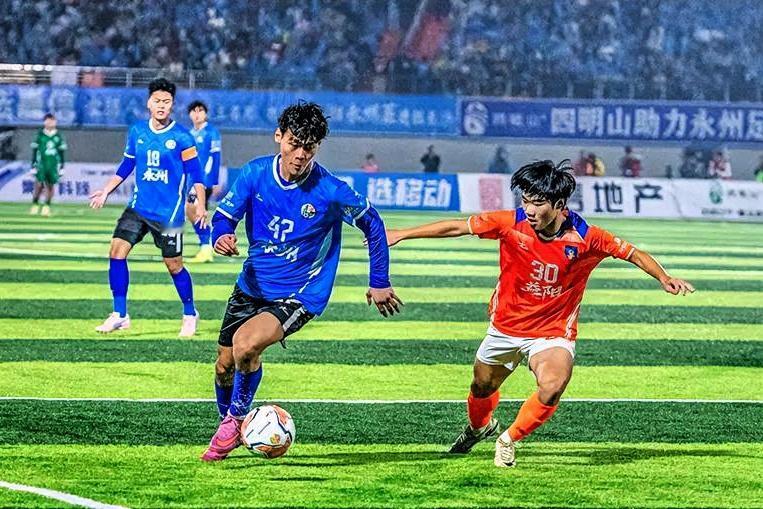 永州队在2025年湘超联赛中表现出色，前五轮凭借2胜3平积9分的优势从第8名跃至