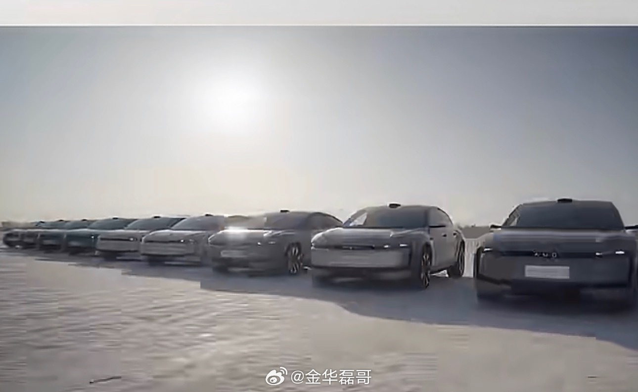 上汽奥迪吉尼斯挑战现场首次曝光零下严寒挡不住热血奔赴，编队齐行绘就天地书法。以1