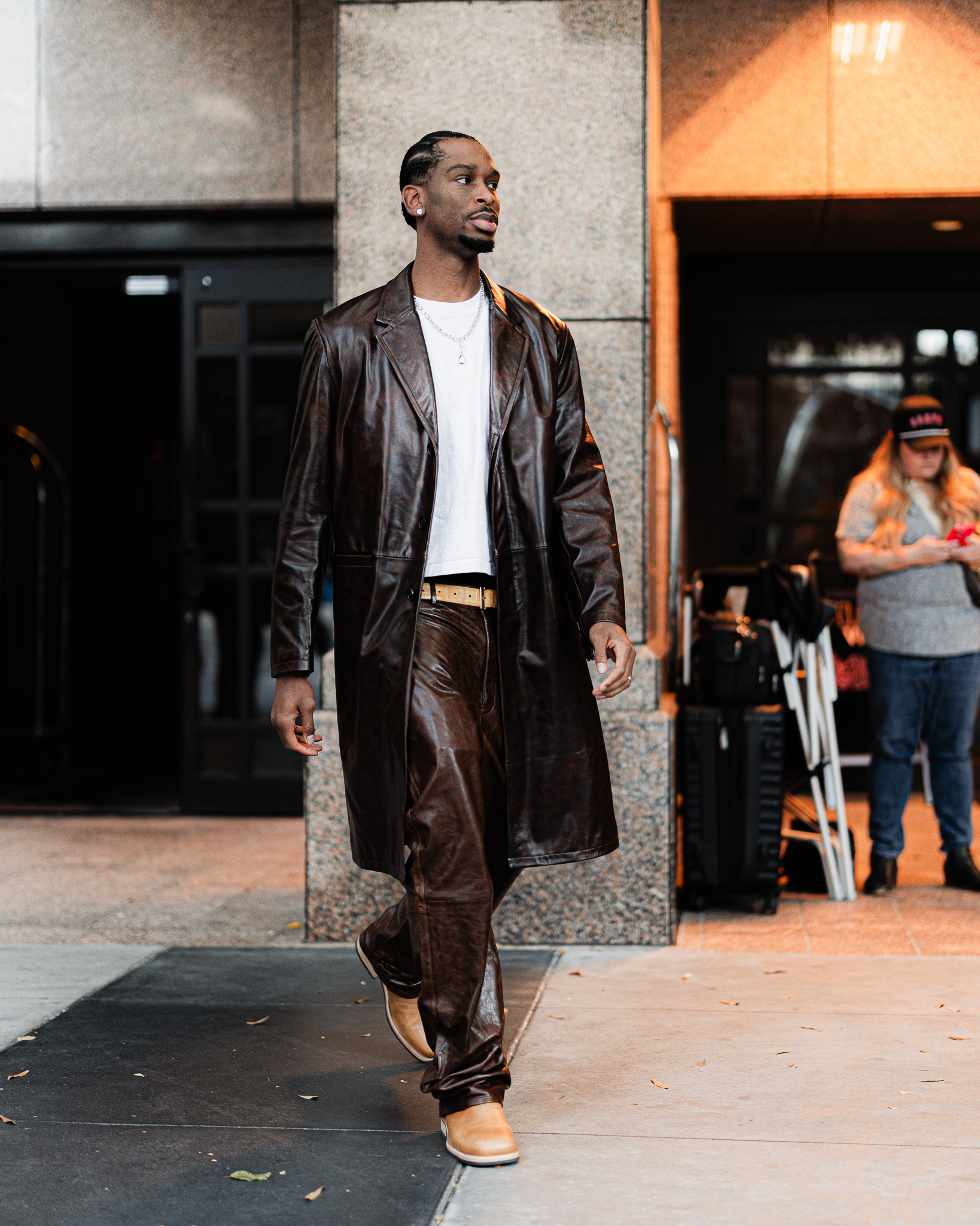 周末看球的小雷人集合了！雷霆vs老鹰的比赛即将开启，马戴派出的首发是：亚历山大、