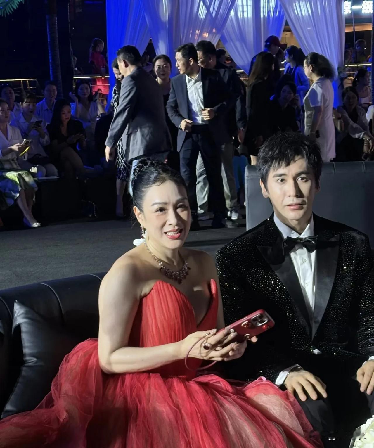 如果爱的时候就入坑了钟丽缇夫妻俩，后面夫妻俩上了非常静距离甜的受不了，而且默契度