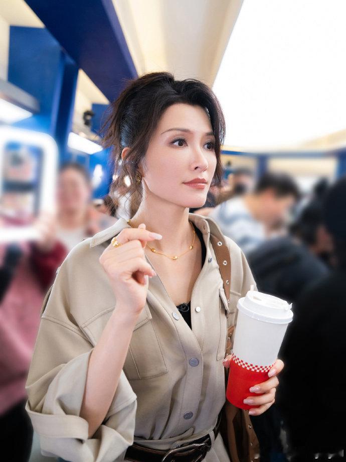 徐洁儿直播找工作乘风2026放下身段坦然求职，这份通透真的太难得 