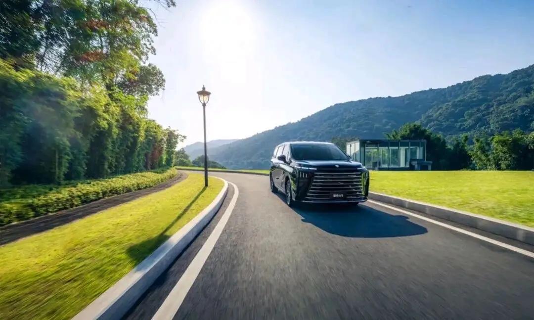 听我一句劝，2026要买MPV这样选：
 
1、要面子：选雷克萨斯LM
2、要经