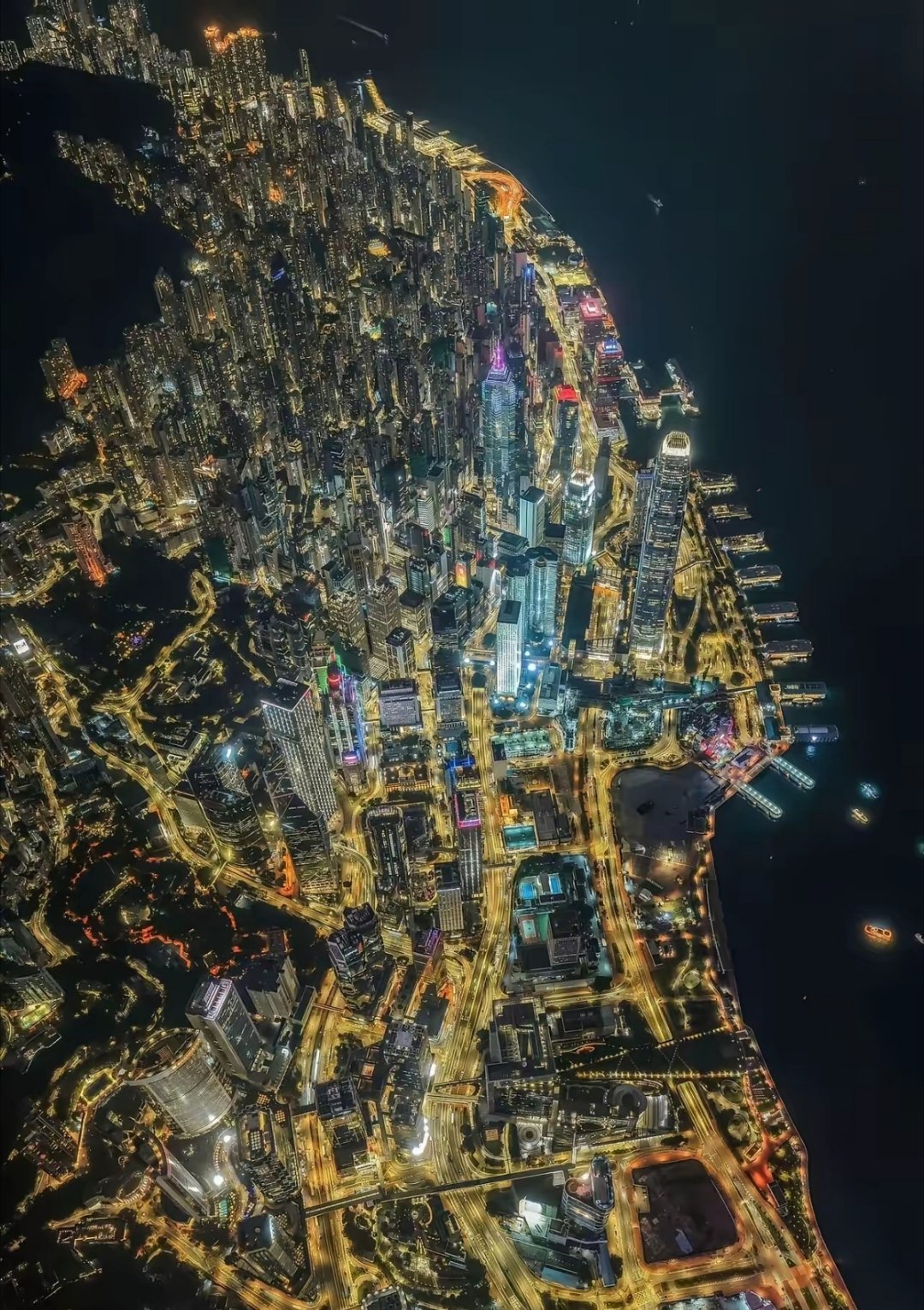 这是青岛还是厦门，建设的还挺漂亮的。 