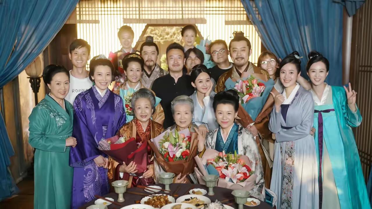 我盛家，还真是一门荣耀呀！
不愧是盛家嫡长子，长柏真的有出息呀！拿了个飞天奖最佳