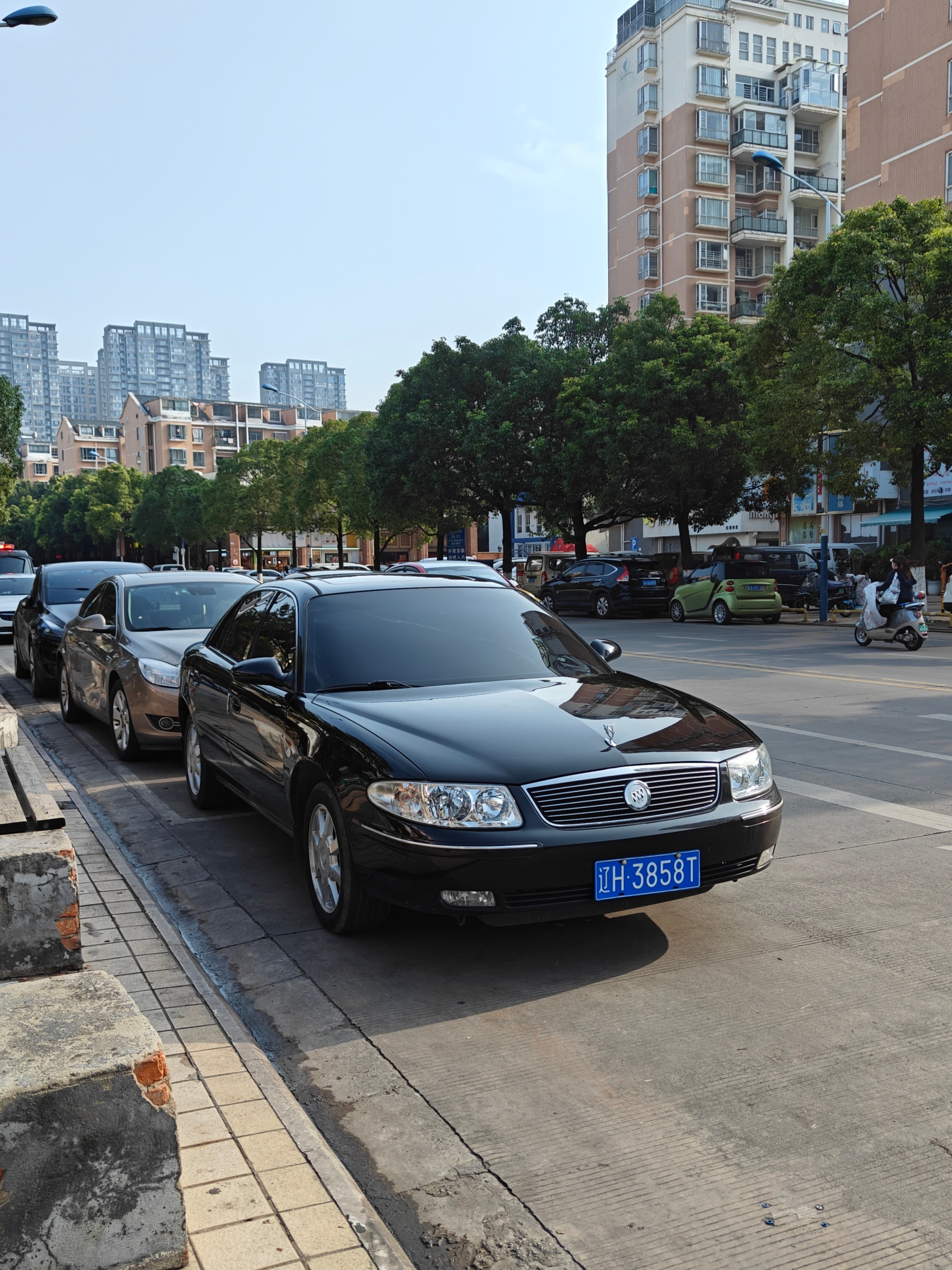 早餐后驾驶大别克前往党校进行封闭学习[赞][doge]，不得不讲，就算不考虑设计