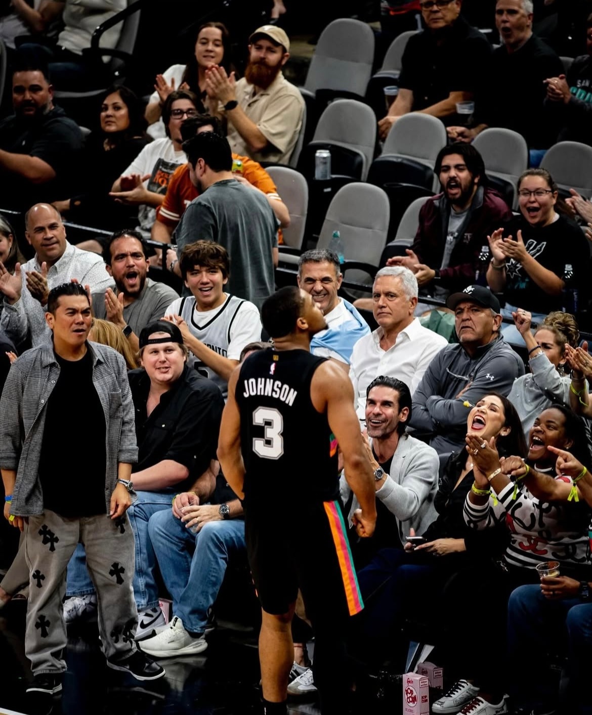 人生是一场长途旅行，每一次迈步都在超越过去的自己。晚安刺蜜明天见 ｜