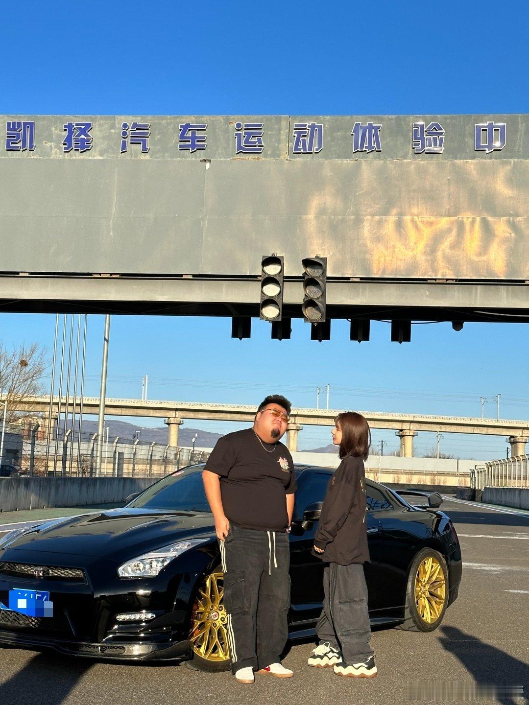 还记得之前有个节目吗？[doge][doge]今天拍套颜值视频哈哈哈哈哈哈！ ​