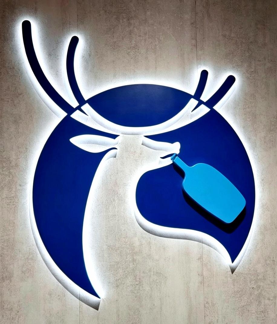 《喝小蓝瓶的幸运梅花鹿》

1、谁能想到，当初快要关门的瑞幸能把我心目中的咖啡天